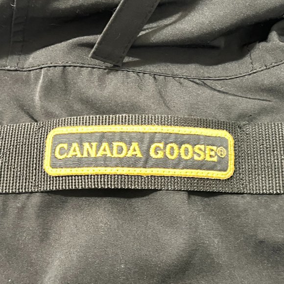 $1795 Authentic CANADA GOOSE Made in CANADA Women's Fur Hoodie SnapZip Coat Sz.M - Picture 6 of 16